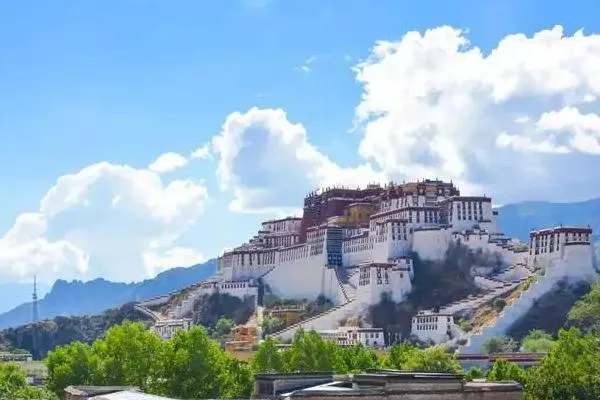暑假去西藏旅游需要準備什么