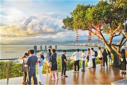 三亞鹿回頭： 風光旖旎引客來
